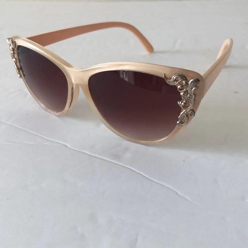 H&M Pair Plastic Sunglasses Beige 3D Applique on Frame VTG